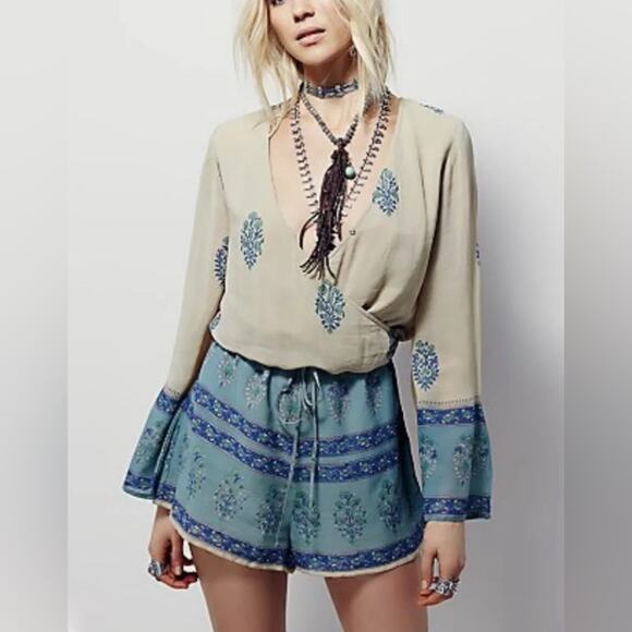 FREE PEOPLE Boho Printed Natural Long Sleeve Janpath Romper Shorts  Women’s Sz M - Picture 1 of 16